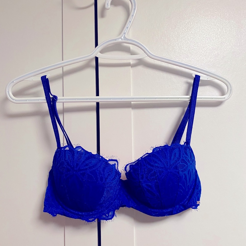 Amazing condition PINK lace bra 32C